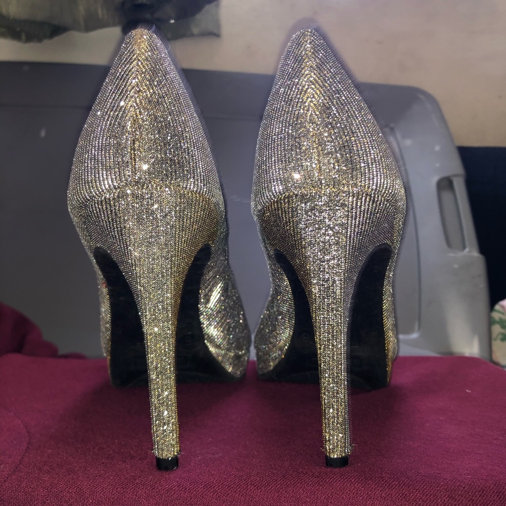 High heels. Gold/Glittery